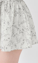 モデル：165cm（着用サイズ：FREE　着用カラー：GRY）