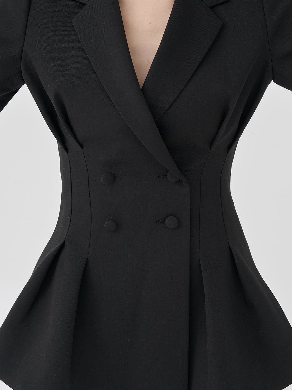 モデル：165cm（着用サイズ：FREE　着用カラー：BLK）