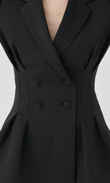 モデル：165cm（着用サイズ：FREE　着用カラー：BLK）