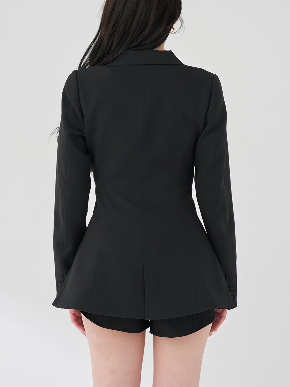 モデル：165cm（着用サイズ：FREE　着用カラー：BLK）