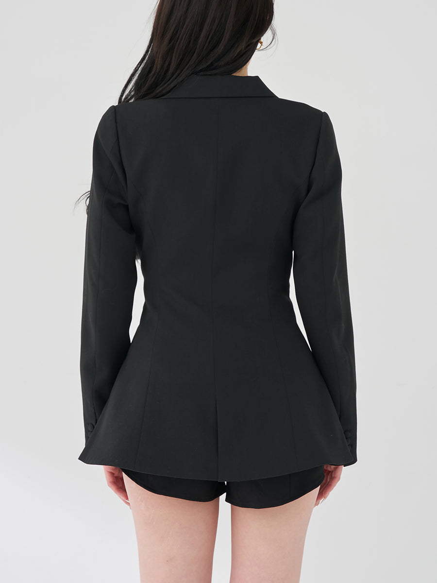 モデル：165cm（着用サイズ：FREE　着用カラー：BLK）