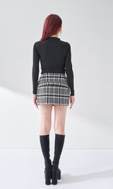 モデル：165cm（着用サイズ：FREE　着用カラー：BLK）