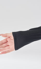 モデル：165cm（着用サイズ：FREE　着用カラー：BLK）