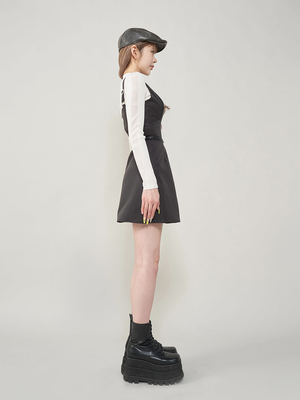 モデル：165cm（着用サイズ：FREE　着用カラー：BLK）