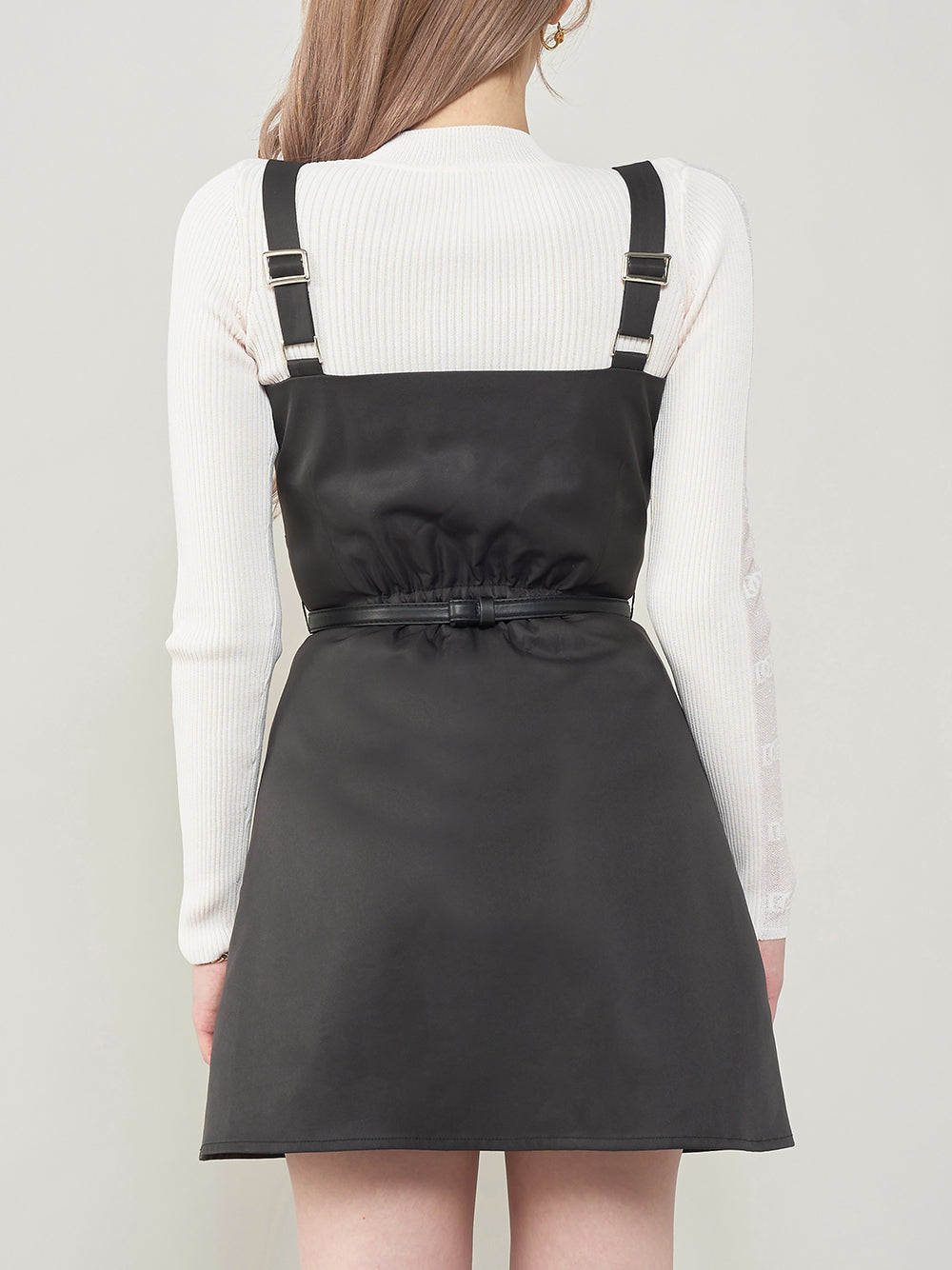モデル：165cm（着用サイズ：FREE　着用カラー：BLK）