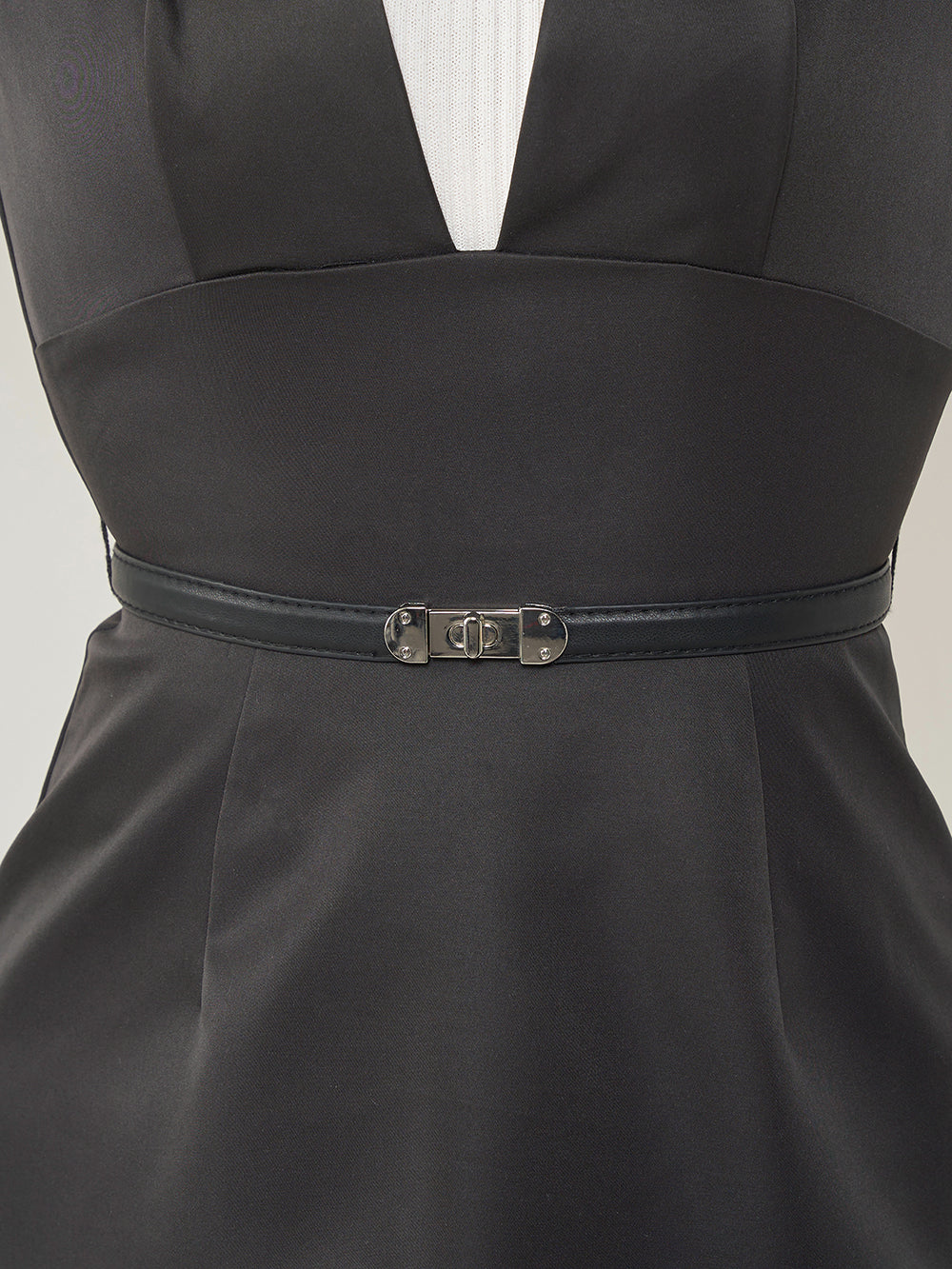 モデル：165cm（着用サイズ：FREE　着用カラー：BLK）