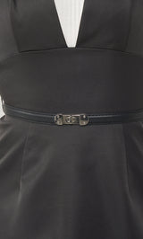 モデル：165cm（着用サイズ：FREE　着用カラー：BLK）