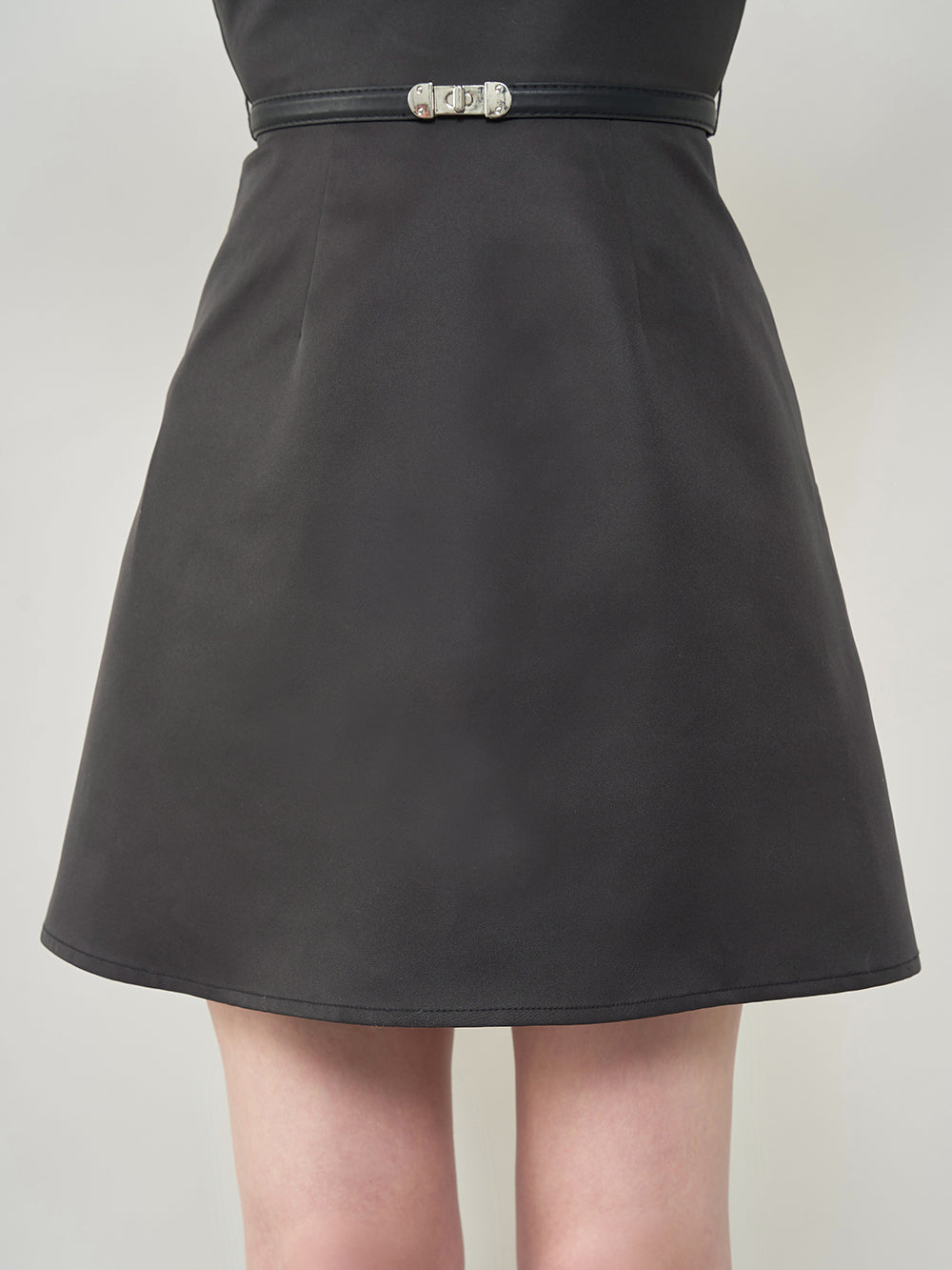 モデル：165cm（着用サイズ：FREE　着用カラー：BLK）