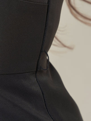 モデル：165cm（着用サイズ：FREE　着用カラー：BLK）