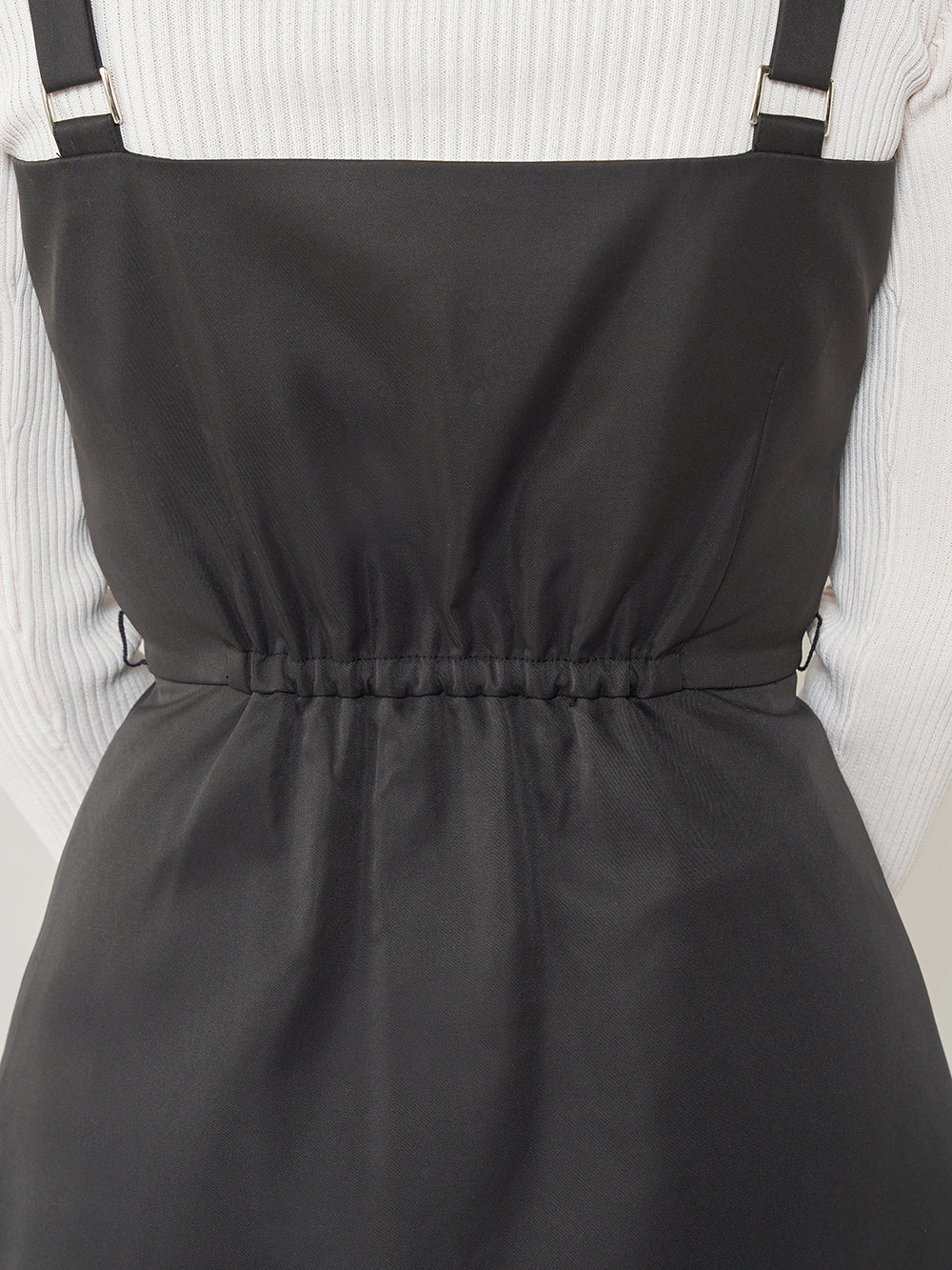 モデル：165cm（着用サイズ：FREE　着用カラー：BLK）