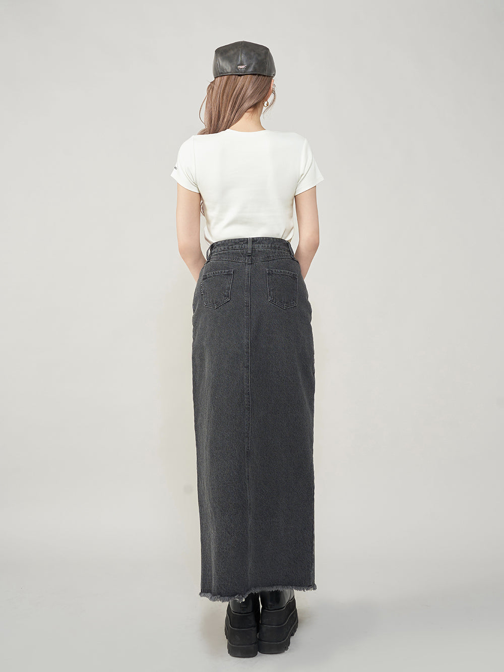 モデル：165cm（着用サイズ：FREE　着用カラー：WHT）