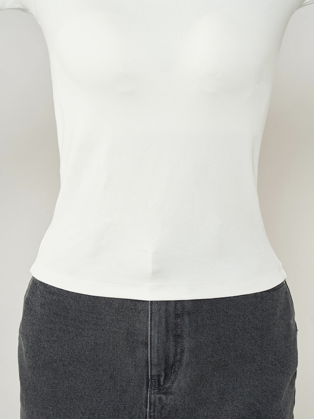 モデル：165cm（着用サイズ：FREE　着用カラー：WHT）