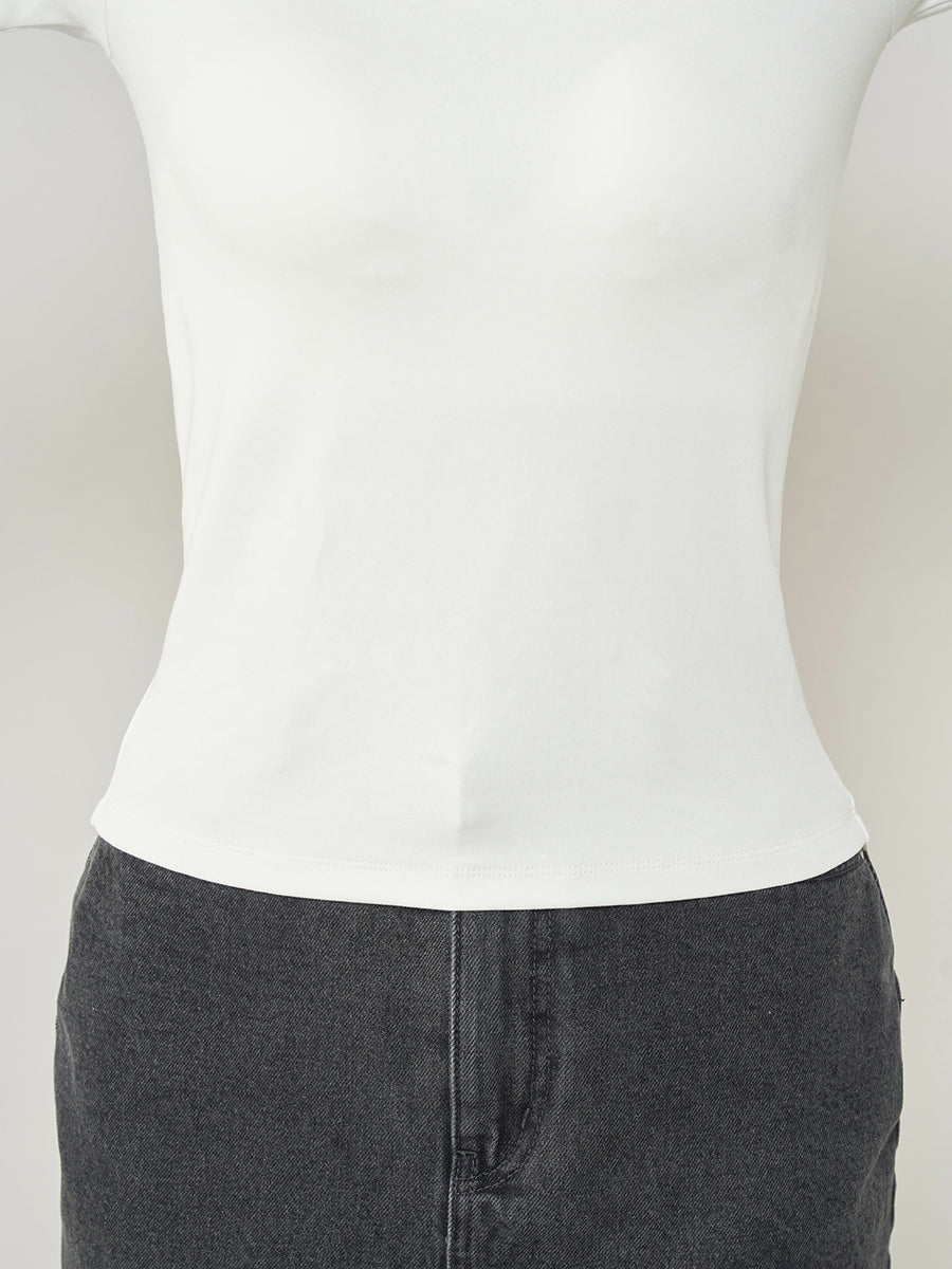 モデル：165cm（着用サイズ：FREE　着用カラー：WHT）