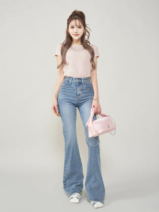 モデル：165cm（着用サイズ：M　着用カラー：BLU）
