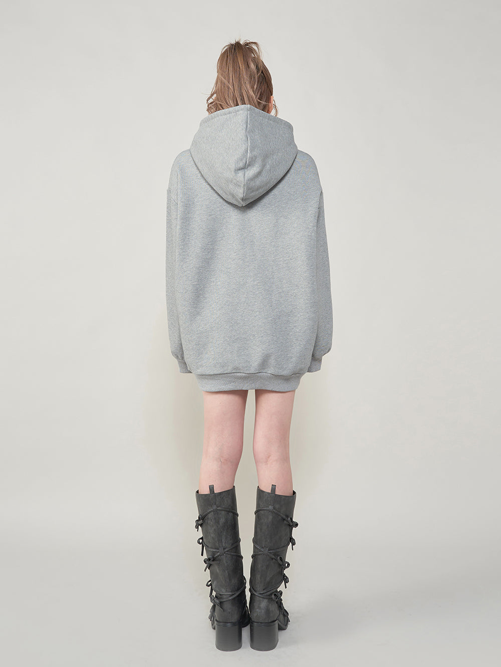 モデル：165cm（着用サイズ：FREE　着用カラー：GRY）