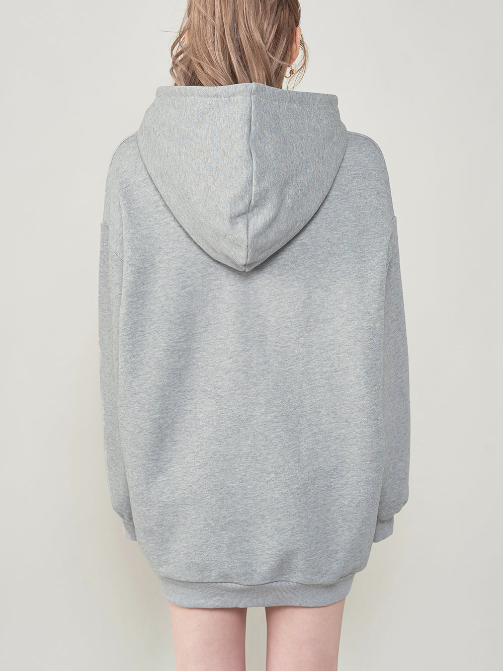 モデル：165cm（着用サイズ：FREE　着用カラー：GRY）