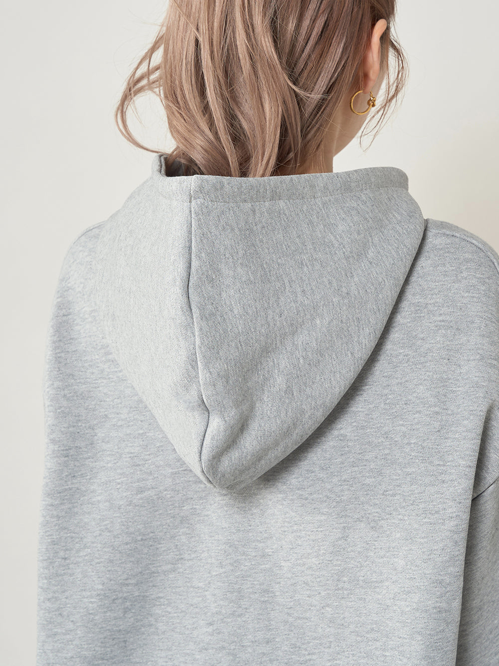 モデル：165cm（着用サイズ：FREE　着用カラー：GRY）