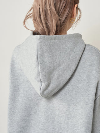 モデル：165cm（着用サイズ：FREE　着用カラー：GRY）