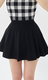 モデル：156cm（着用サイズ：FREE　着用カラー：BLK）