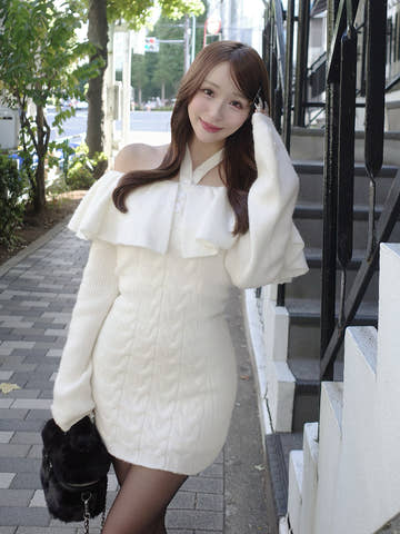 モデル：156cm（着用サイズ：FREE　着用カラー：IVO）