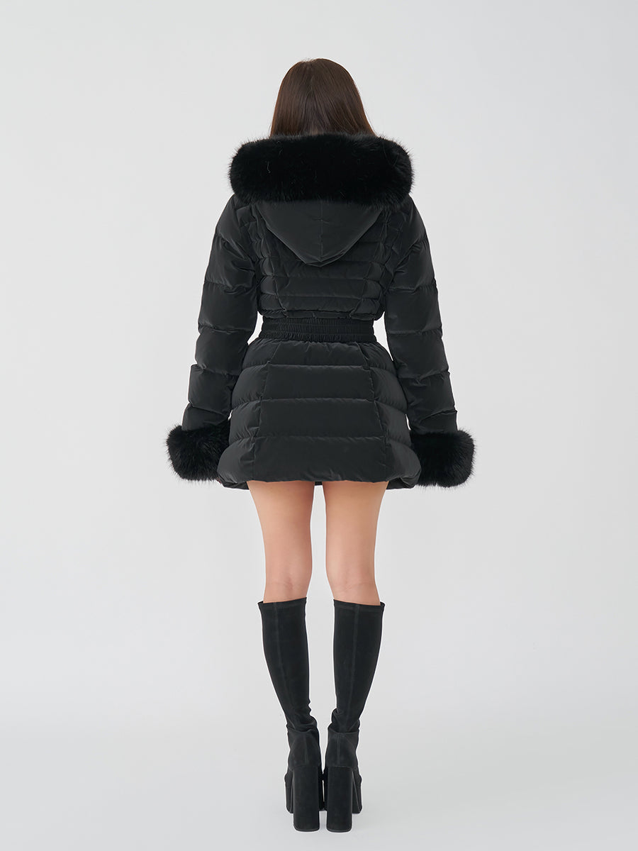 モデル：156cm（着用サイズ：S　着用カラー：BLK）