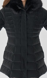 モデル：156cm（着用サイズ：S　着用カラー：BLK）