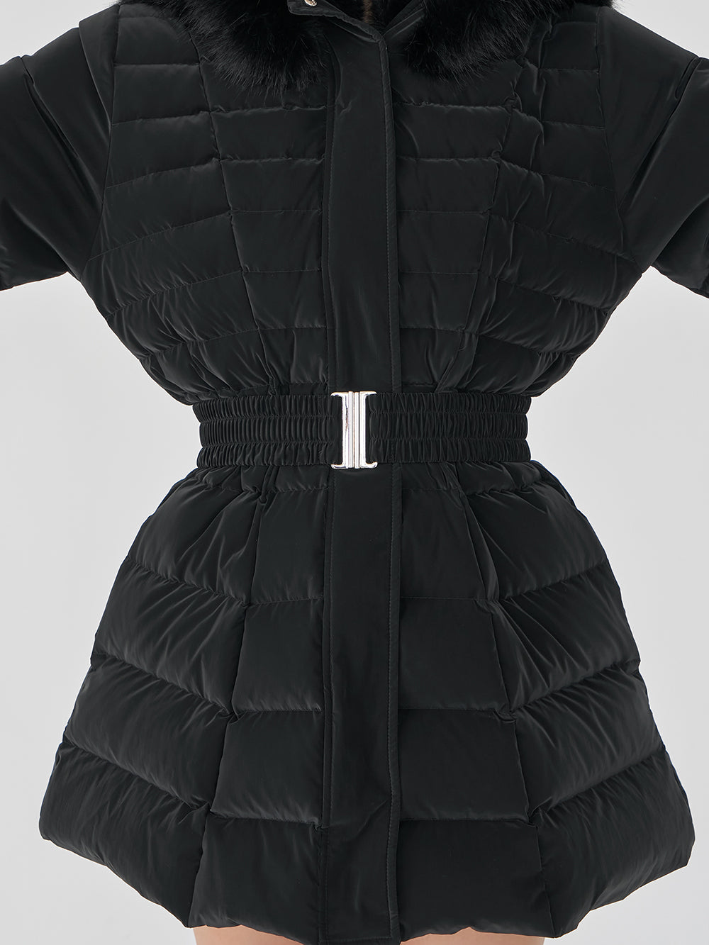 モデル：156cm（着用サイズ：S　着用カラー：BLK）