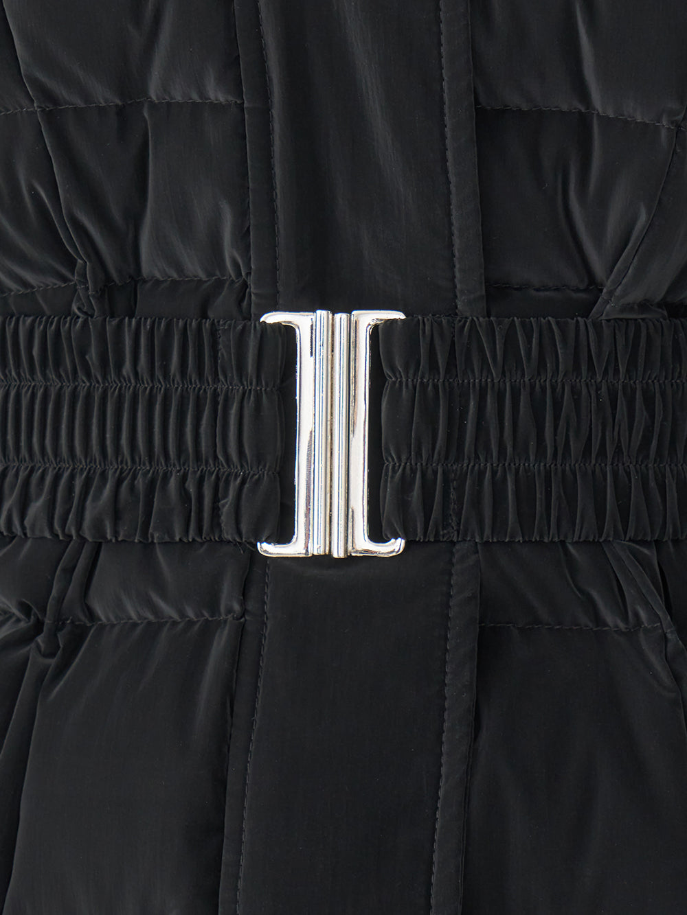 モデル：156cm（着用サイズ：S　着用カラー：BLK）