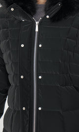 モデル：156cm（着用サイズ：S　着用カラー：BLK）