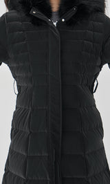 モデル：156cm（着用サイズ：S　着用カラー：BLK）