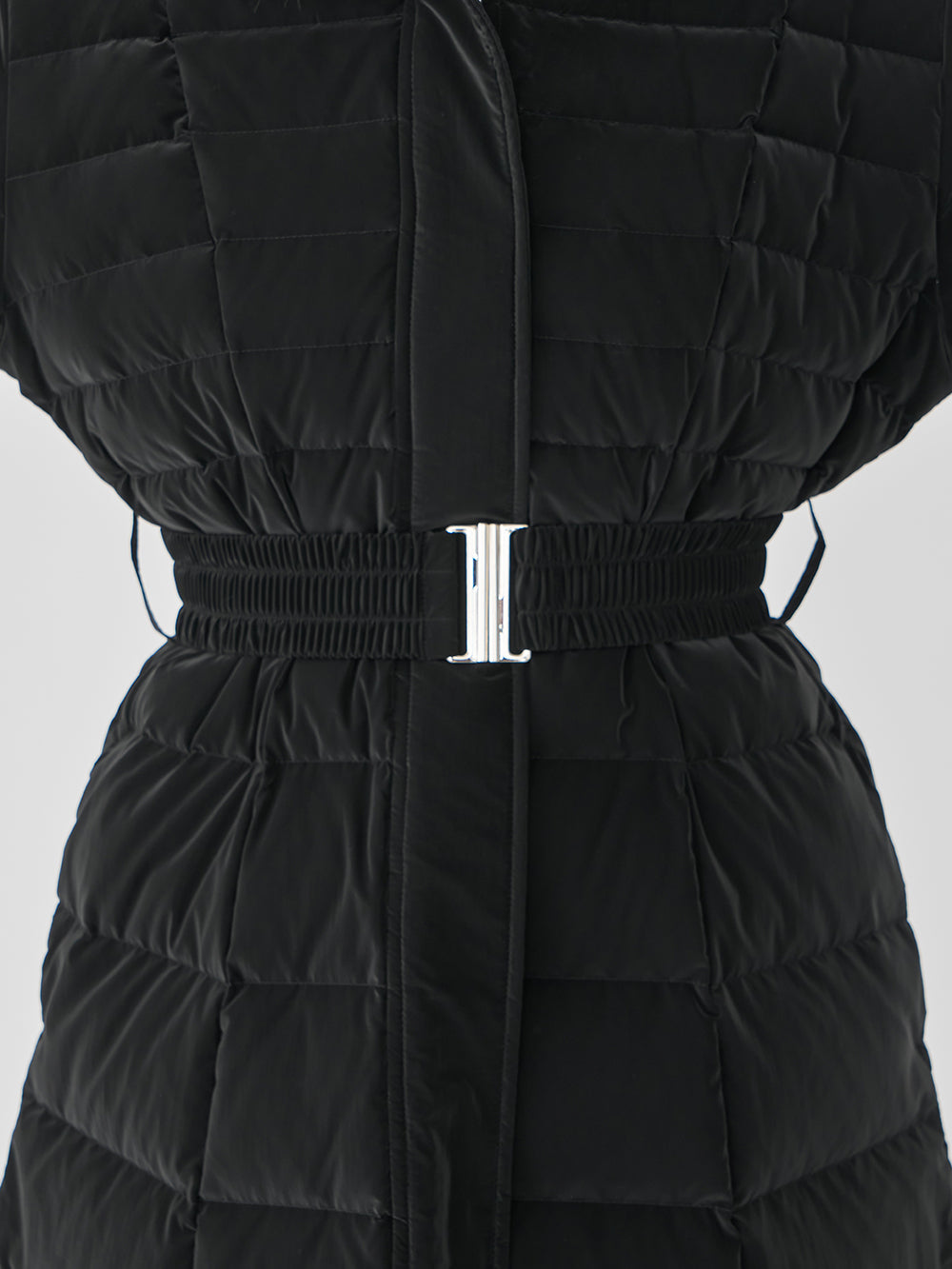 モデル：156cm（着用サイズ：S　着用カラー：BLK）