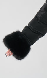 モデル：156cm（着用サイズ：S　着用カラー：BLK）