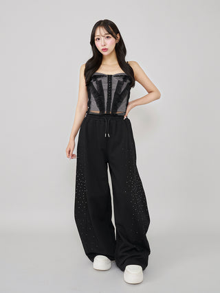 モデル：156cm（着用サイズ：FREE　着用カラー：BLK）

