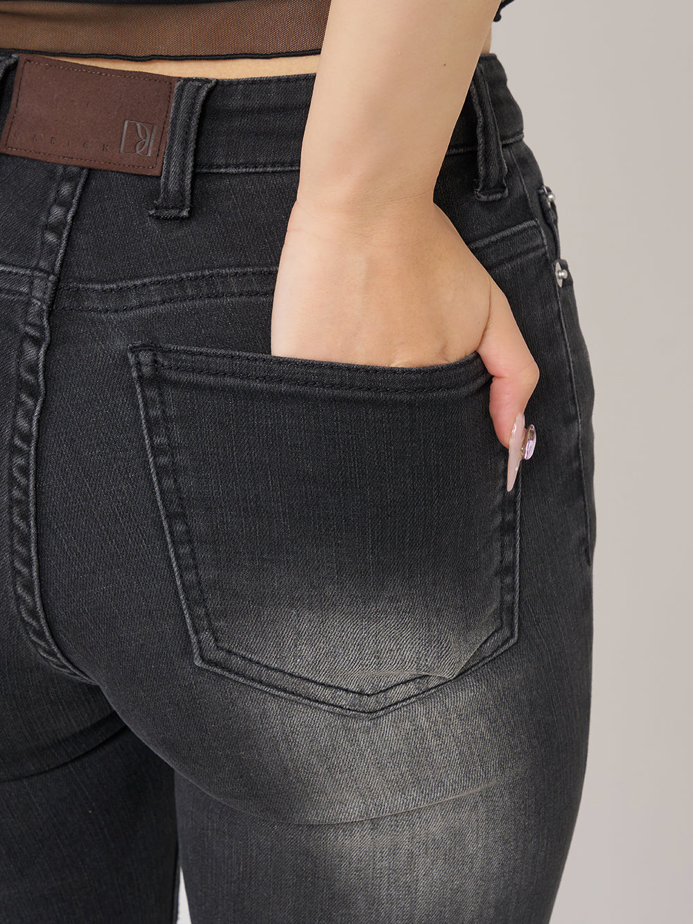 モデル：156cm（着用サイズ：S　着用カラー：BLK）