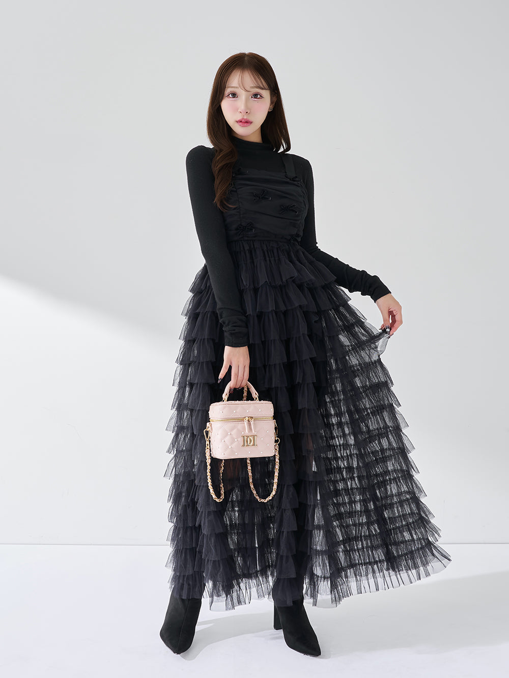 モデル：156cm（着用サイズ：FREE　着用カラー：BLK）