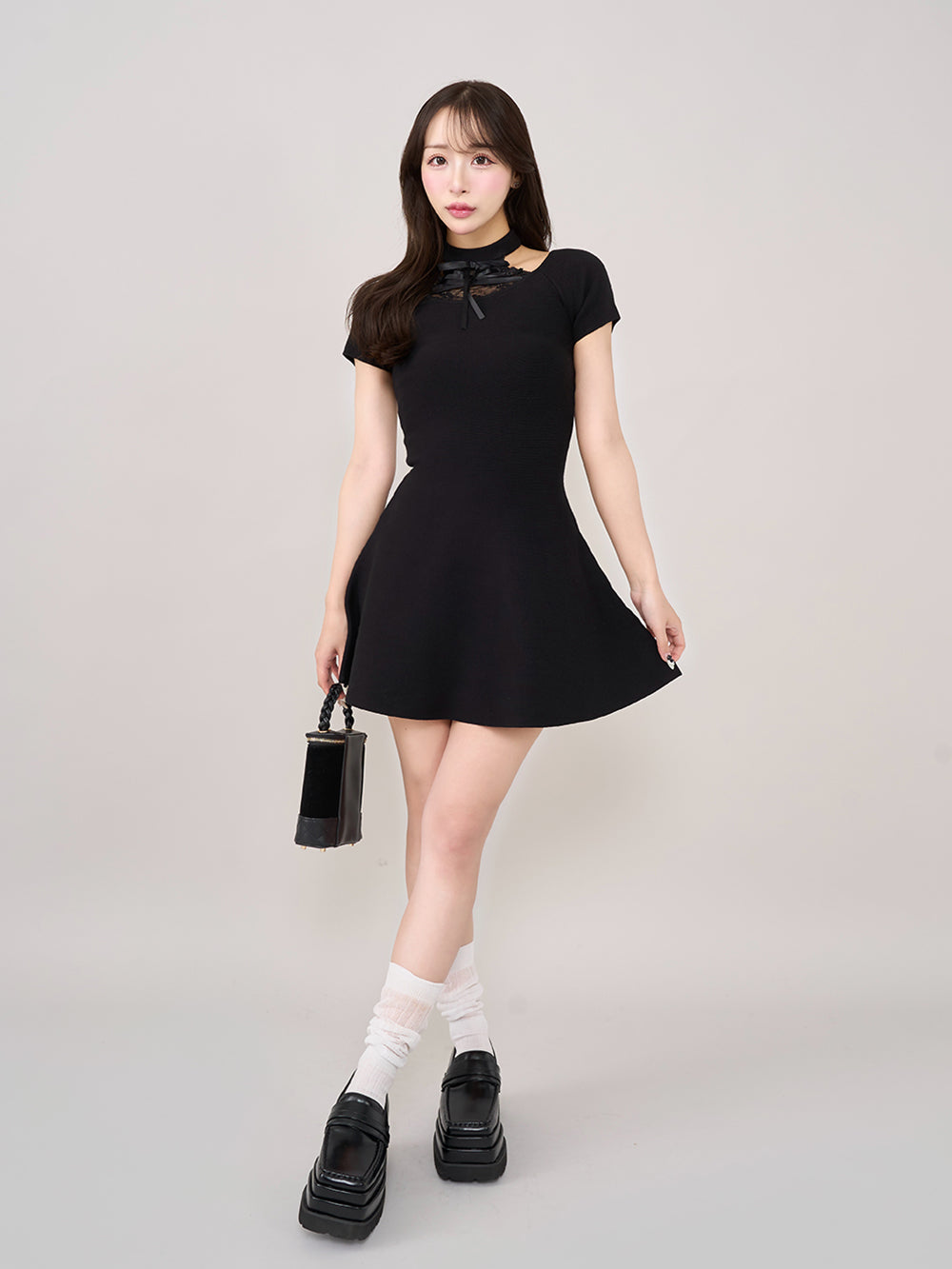 モデル：156cm（着用サイズ：FREE　着用カラー：BLK）