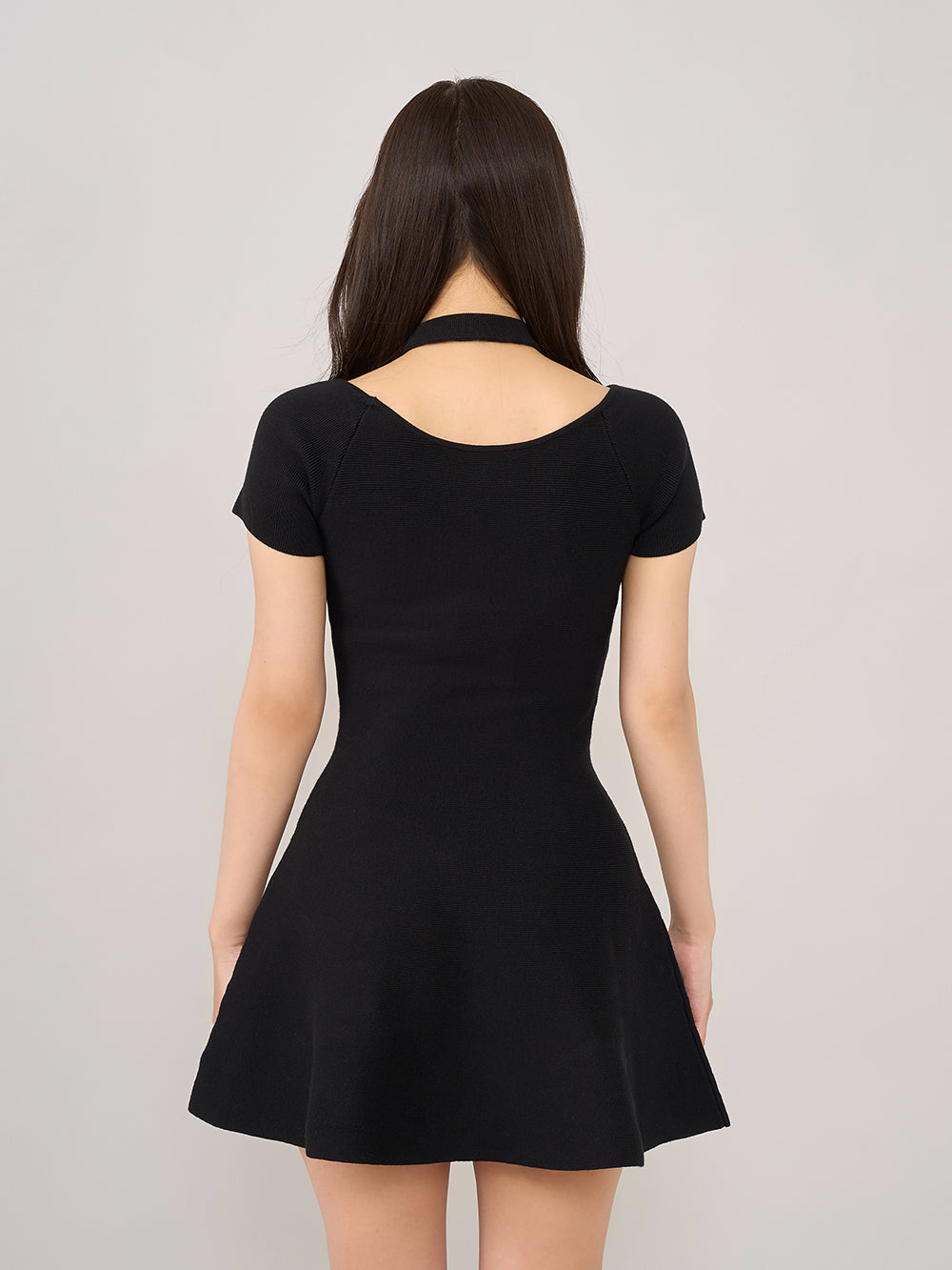 モデル：156cm（着用サイズ：FREE　着用カラー：BLK）