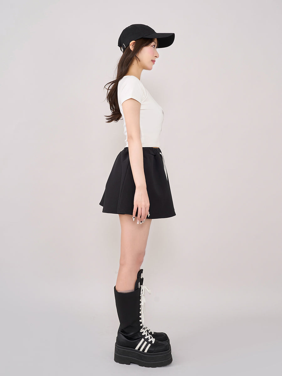 モデル：156cm（着用サイズ：FREE　着用カラー：BLK）