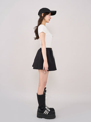 モデル：156cm（着用サイズ：FREE　着用カラー：BLK）