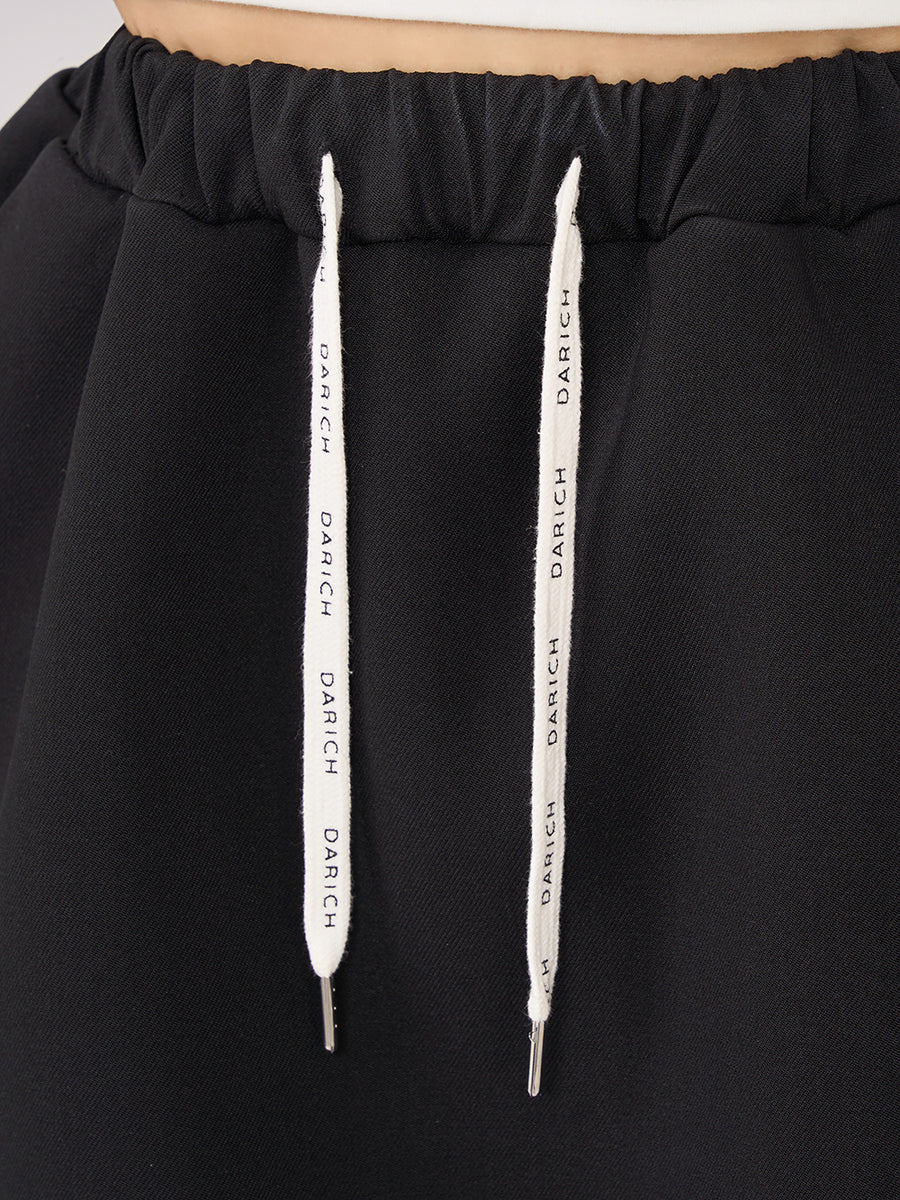 モデル：156cm（着用サイズ：FREE　着用カラー：BLK）