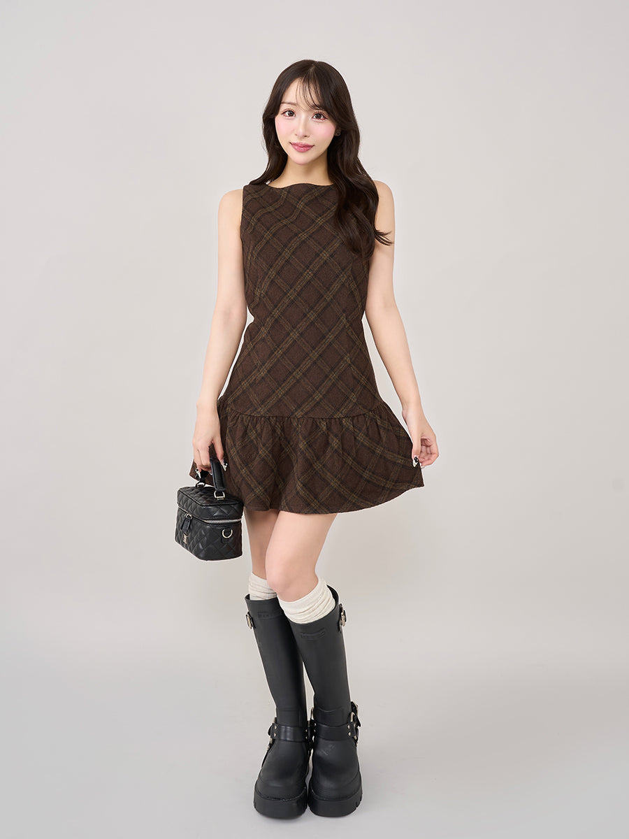 モデル：156cm（着用サイズ：FREE　着用カラー：BRN）