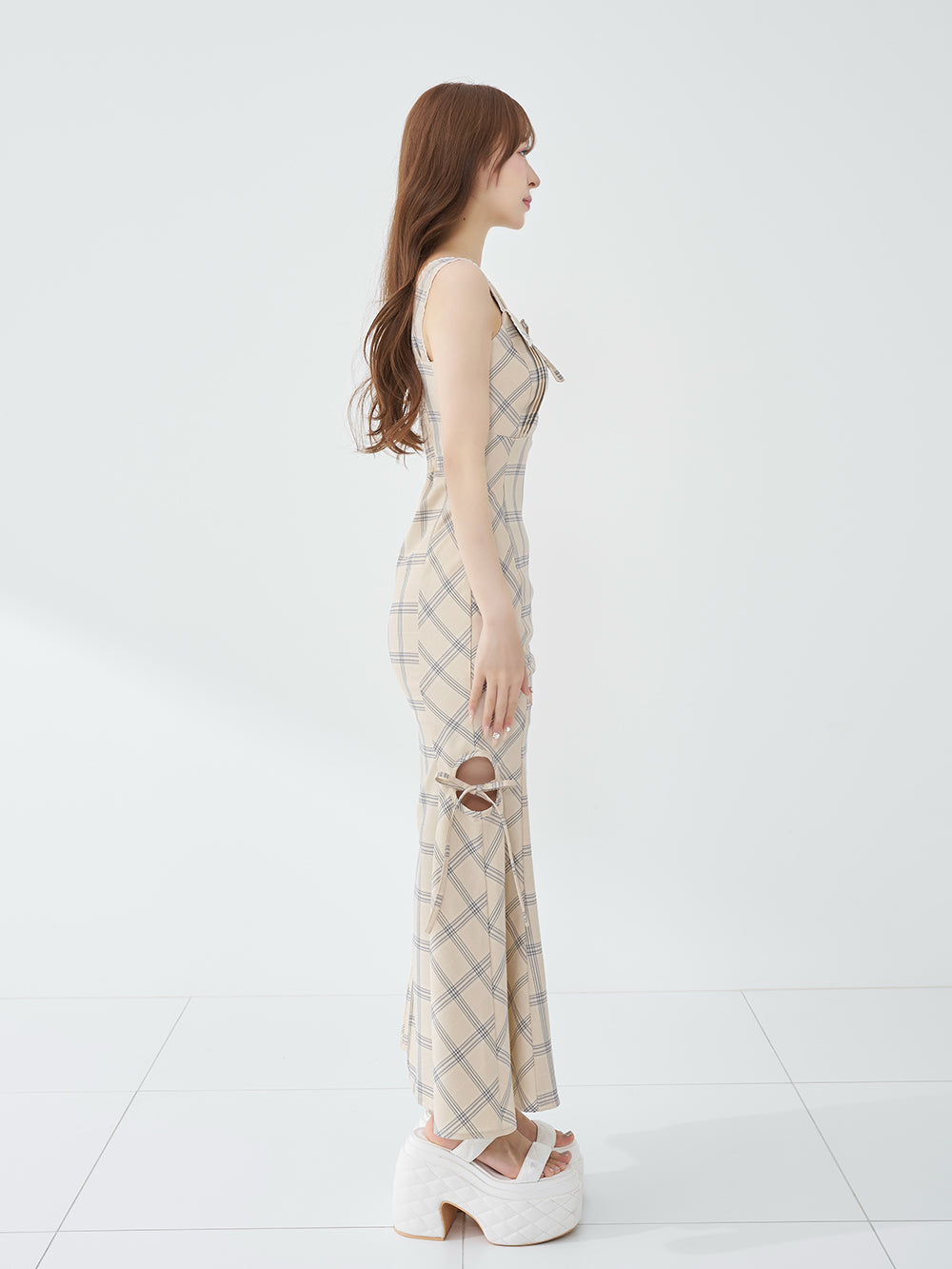モデル：156cm（着用サイズ：FREE　着用カラー：BEG）