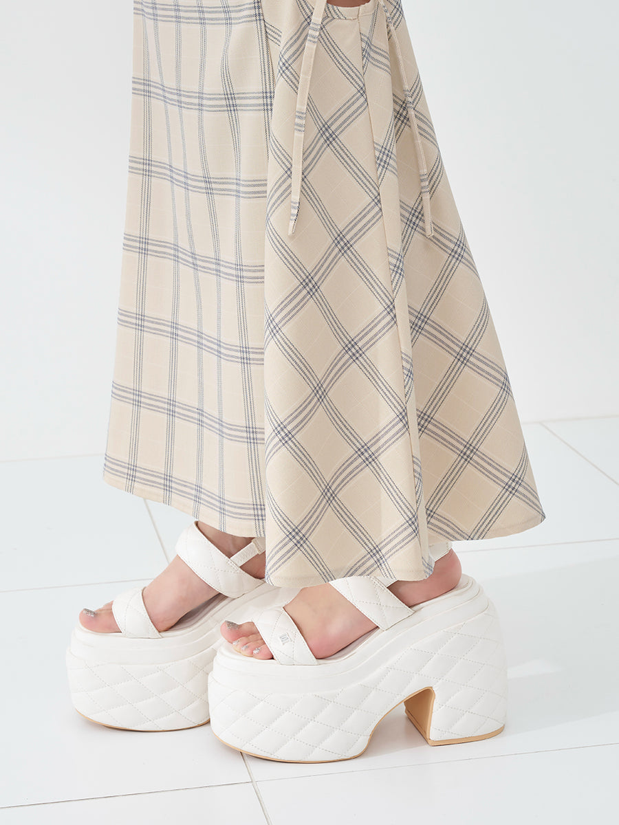 モデル：156cm（着用サイズ：FREE　着用カラー：BEG）