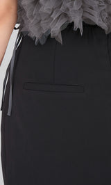 モデル：156cm（着用サイズ：FREE　着用カラー：BLK）