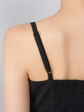 モデル：156cm（着用サイズ：FREE　着用カラー：BLK）