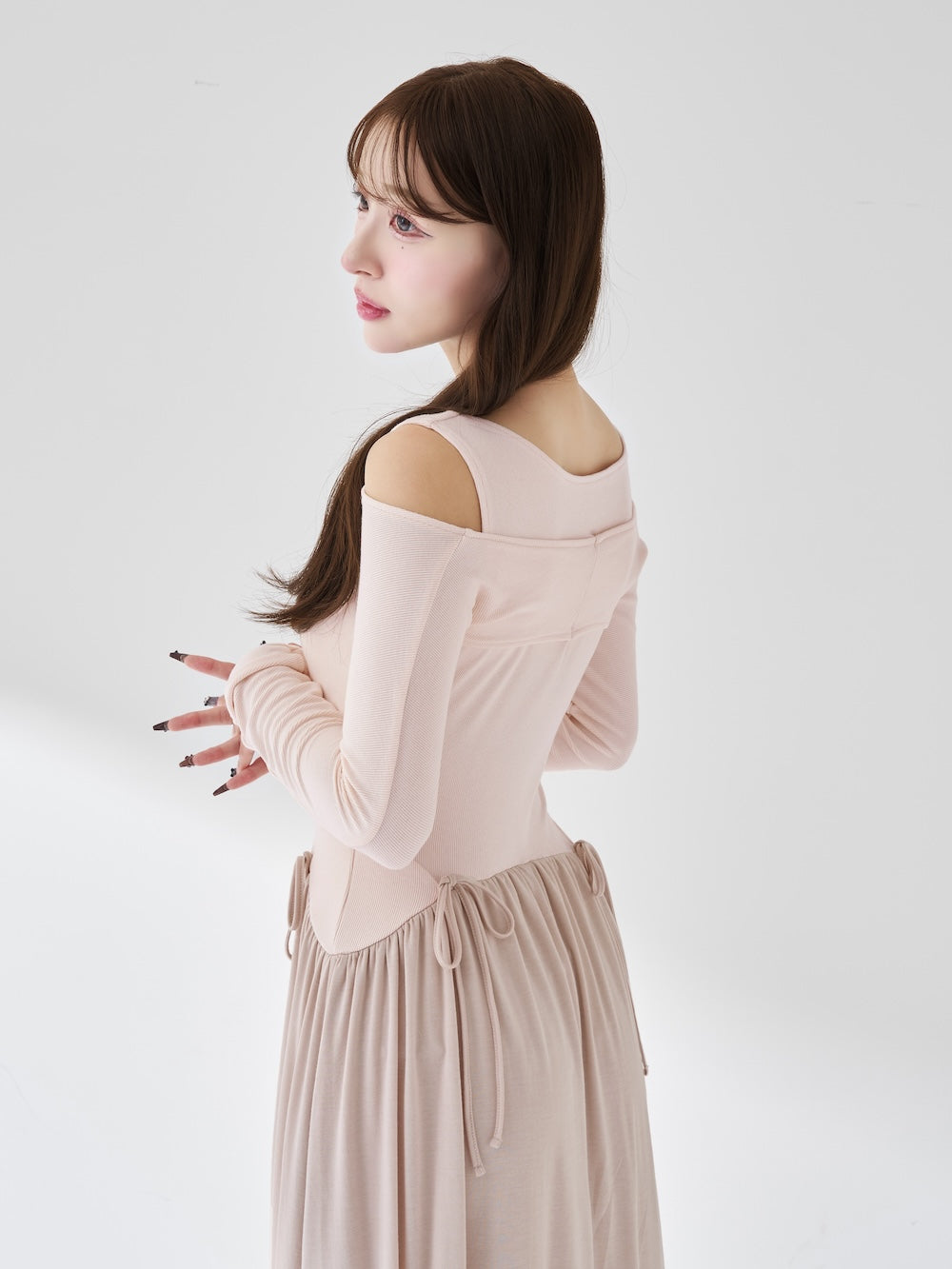 モデル：156cm（着用サイズ：FREE　着用カラー：BEG）