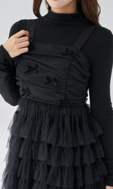 モデル：156cm（着用サイズ：FREE　着用カラー：BLK）