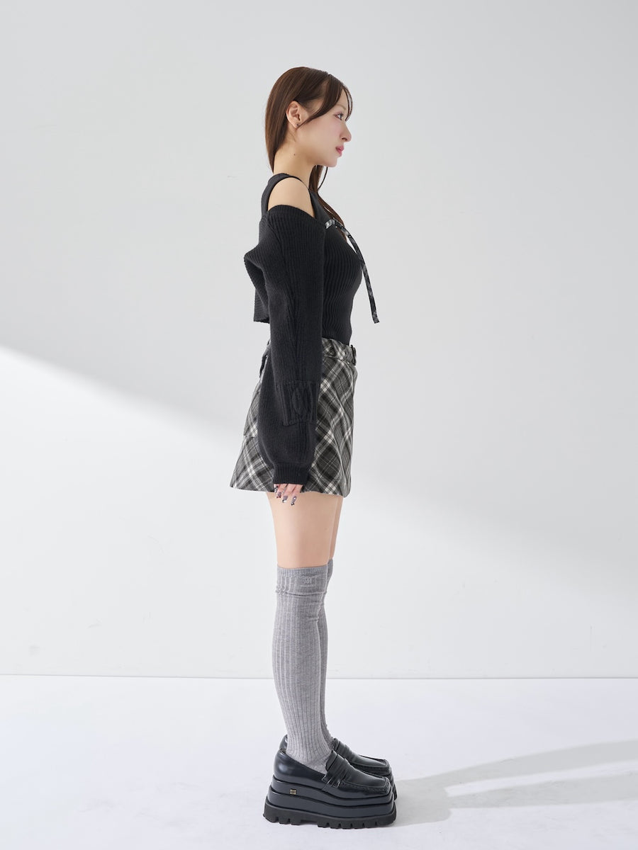 モデル：156cm（着用サイズ：FREE　着用カラー：BLK）