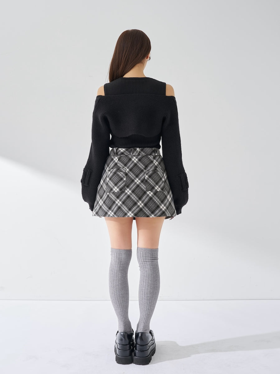 モデル：156cm（着用サイズ：FREE　着用カラー：BLK）