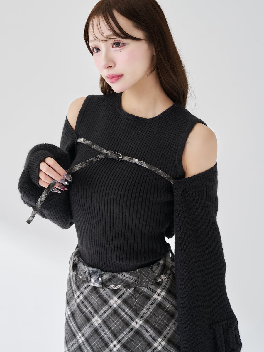 モデル：156cm（着用サイズ：FREE　着用カラー：BLK）